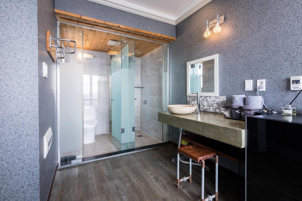Aqua Beautique Poolvilla Jeju Exterior photo